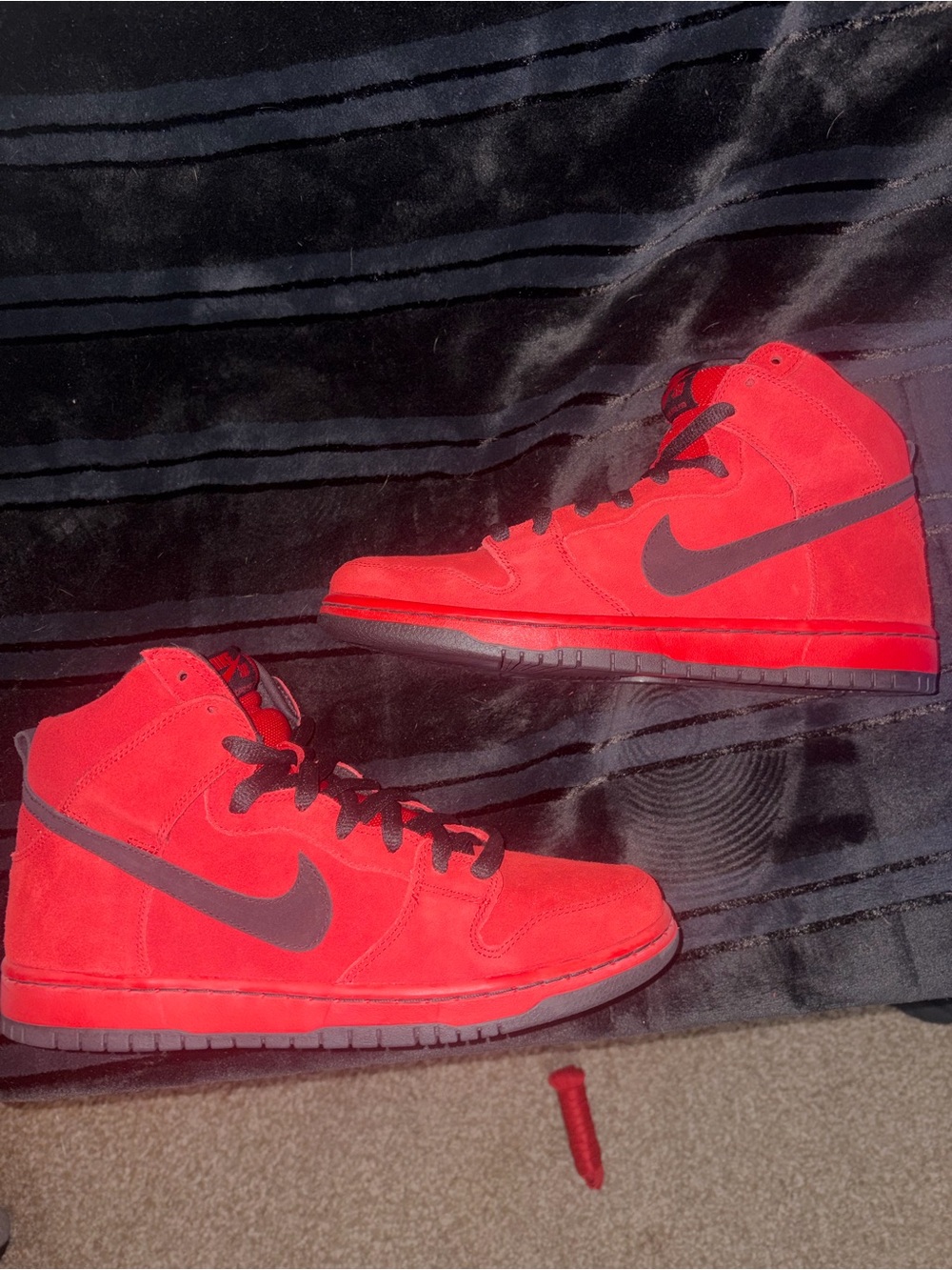 Nike Men’s High-Top SB “Red Devils”